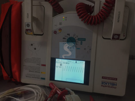 Défibrillateur HELLIGE Cardioserv