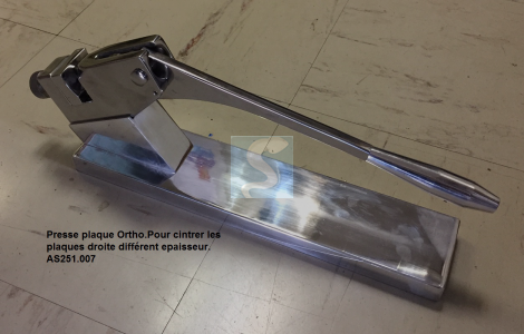 Presse à courber les plaques 