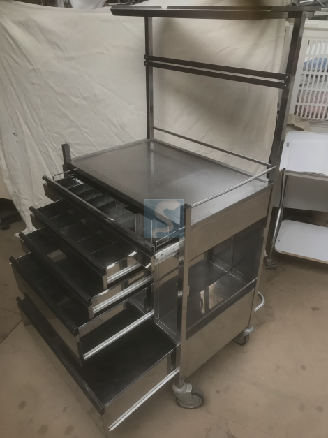 Chariot d’anesthésie en inox avec galerie